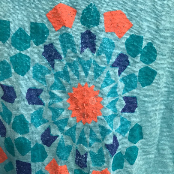 A pattern shirt - Picture 3 of 3